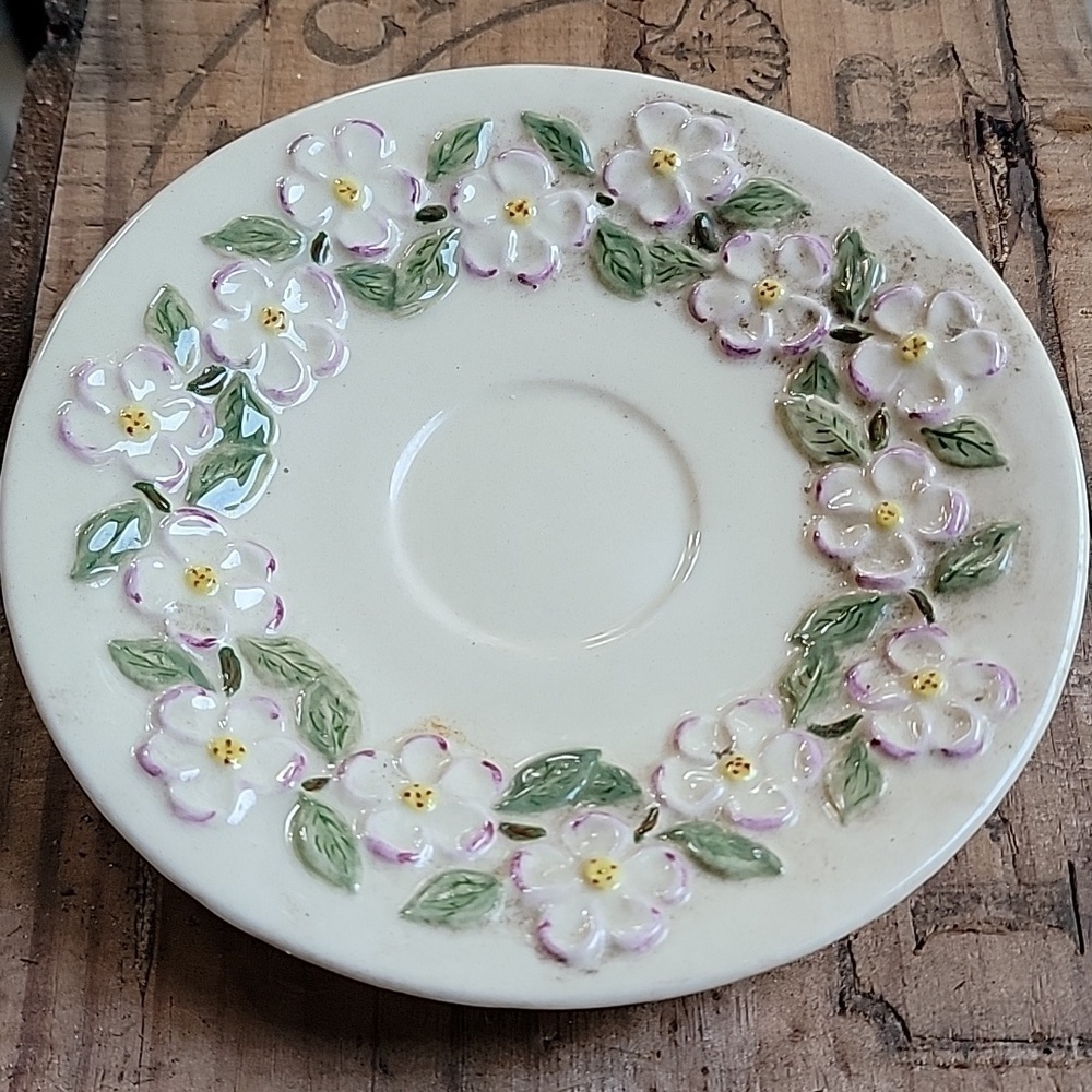 Saucer 3D floral 1956 vintage